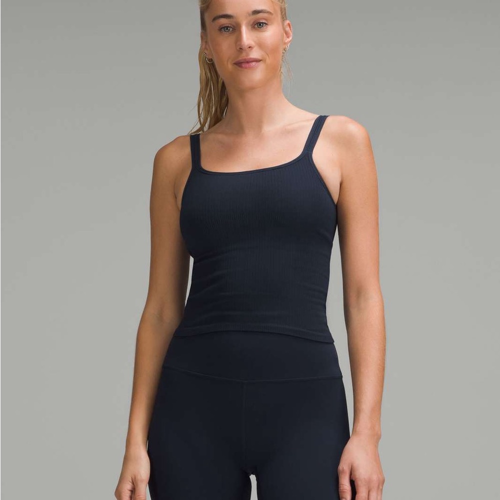Lululemon Ebb to Street Scoop Neck Cropped Tank Size 2